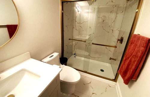 Winona House | Stylish Deluxe 2BR Guest Suite