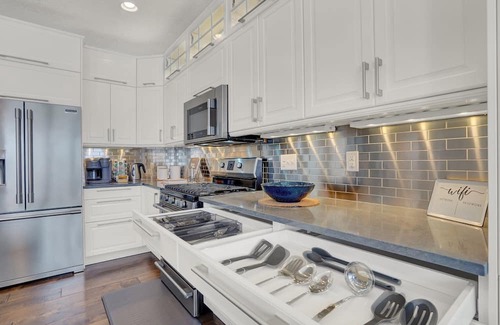 Gleneagle House | Gleneagle's Nest: Luxury Home with VIEWS of USAFA & Pikes Peak!