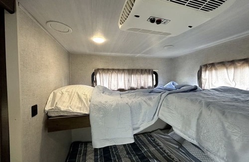 Nancy House | Cozy camper less than a mile from the beautiful Lake Cumberland!