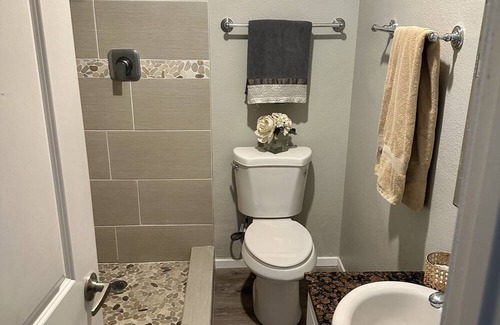 La Playa Condo | Coastal Yacht Club Elegance -book 30 days-pet friendly /fitness center/pool