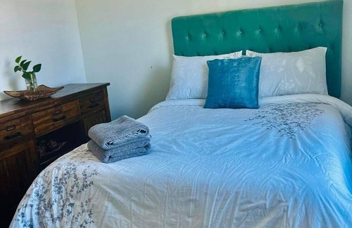 Baywood House | 7 Guest by Shore. Close to Malls, restaurants, Theaters, bars & major highways.