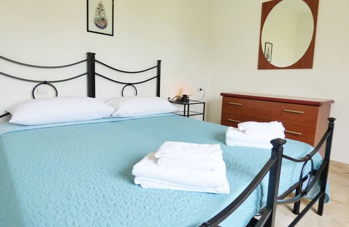 Dorgali House | La casa di Mariedda - Four Bedroom House, Sleeps 8