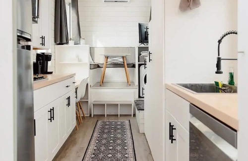 West Central House | Tiny House - Centrally Located