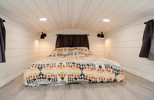 West Central House | Tiny House - Centrally Located