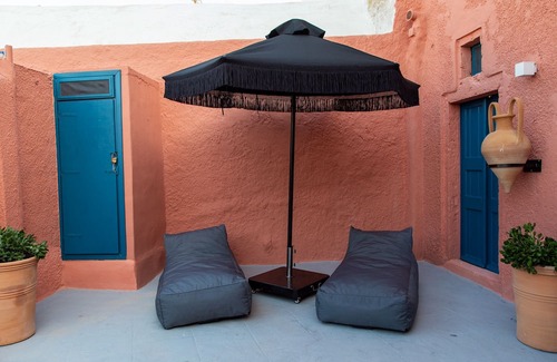 Finikia Villa | Amphora Cave House in Oia Foinikia
