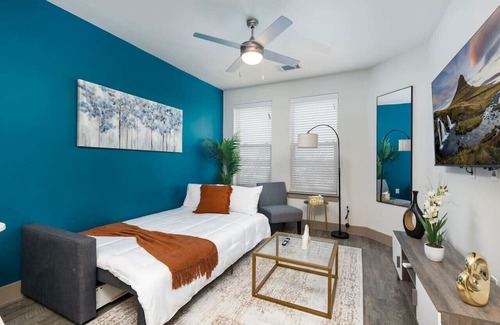 Lewisville Apartment | Luxurious Lakeside Retreat: 1BD Pool & Gym