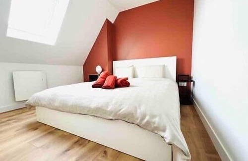 Malo-les-Bains Apartment | Near the sea, Parc Malo, renovated 1900 building, Romain Leroy