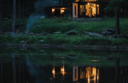 Thompson Ridge Cabin | The Pond House - An award winning, modern cabin within the Catskills forest.
