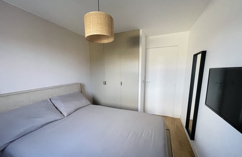 Trappes Apartment | Appartement Design Avec Netfix, Prime, Chaînes Sportives.