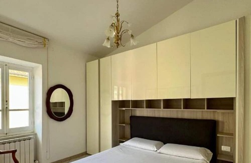 Volastra Apartment | Apartment 'Creuza' with Sea View, Wi-Fi and Air Conditioning