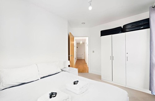 Islington Apartment | Cozy Modern 3 Bed 2 Bath Flat in East London . Family & Pet-freindly