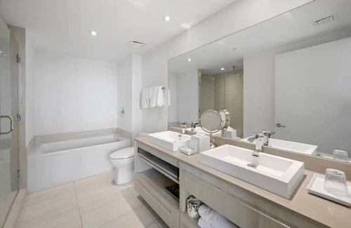 Hollywood South Central Beach Apartment | 253C) 3 bedroom with ocean view!