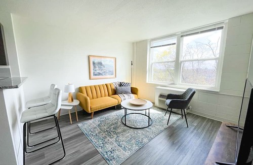 Corryville Apartment | Sleepover: Delightful 1BD/1BA + Gym - Cincinnati