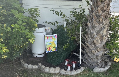 Punta Gorda House | Punta Gorda Mobil home w/enclosed lanai Steps from pool/club house. Dog friendly