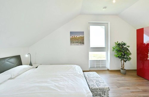 Trent Villa | "Sea Time" Modern Retreat