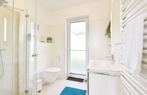 Trent Villa | "Sea Time" Modern Retreat
