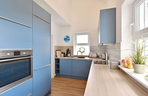 Trent Villa | "Sea Time" Modern Retreat