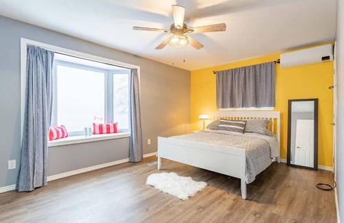 Quinte West House | Riverside Cottage Escape