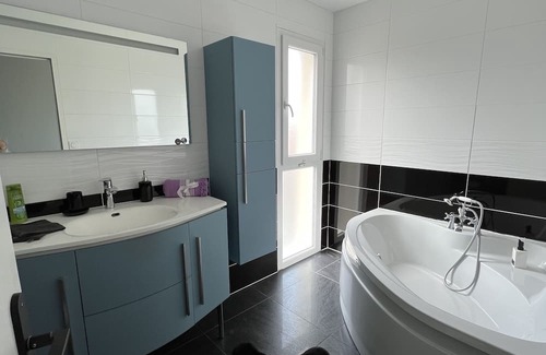 Fontaine-Etoupefour Villa | Villa Bella