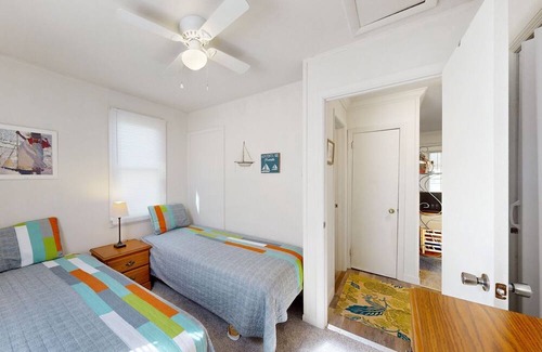 Rehoboth Beach Cottage | LA PETITE COTTAGE- 2BD, 1BA - SLEEPS 4 - Bike to Beach *Pet Friendly*