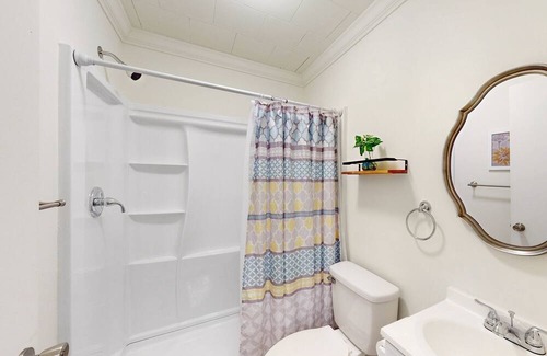 Rehoboth Beach Cottage | LA PETITE COTTAGE- 2BD, 1BA - SLEEPS 4 - Bike to Beach *Pet Friendly*