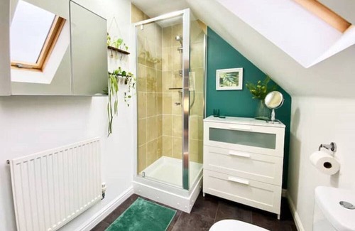 Llanfoist House | 4 Bedroom Town House sleeps 8