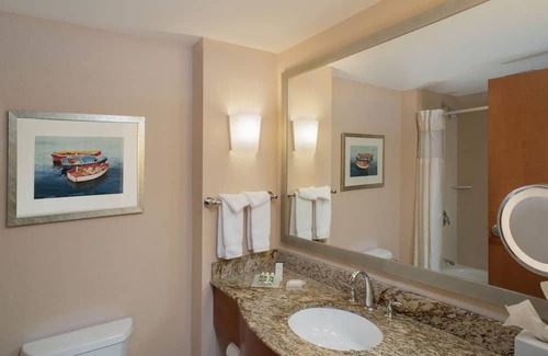 Old Port House | Portland's Waterfront Gem: Indoor Pool | Breakfast | 24h Fitness Center | Pet-Friendly