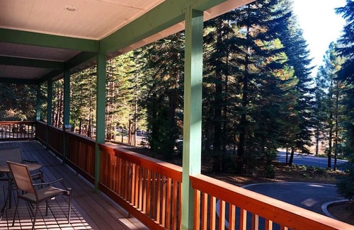 Susanville House | BEAUTIFUL LAKE VIEW IN LARGE 2600 sq ft CABIN IN LAKE ALMANOR COUNTRY CLUB