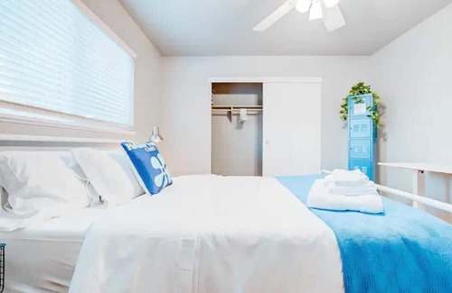 Carmichael House | Colorful Retro Home 3Br 2BA