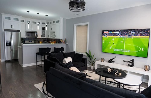 Grand Boulevard Condo | Luxe living awaits in our newly built condo in the artsy Bronzeville district