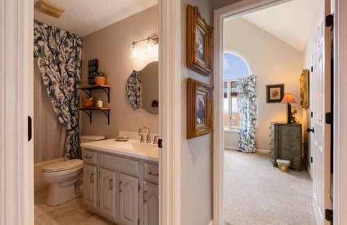 Buechel House | Welcome PGA Guests! Luxurious, Clean & Comfy! Playground for the kids, firepit