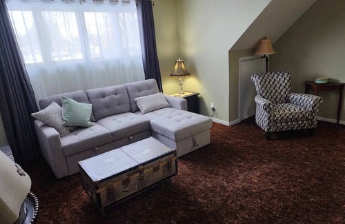 Tillsonburg Apartment | Generational Delight!!