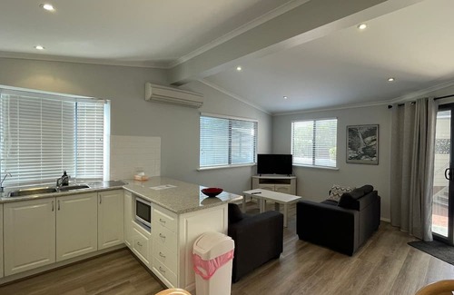 Broadwater Cabin | Budgie Smuggler - Cabin 96 GBHP
