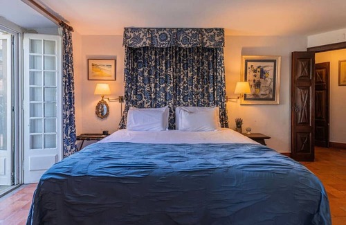 Sintra House | Lux 300 years Smart Palace w/Gym, Jacuzi & Snooker