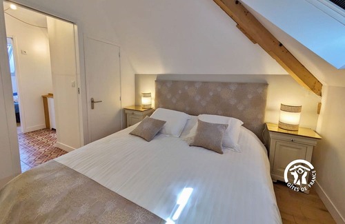 Entrammes Cottage | Gite Entrammes, 5 bedrooms, 10 persons