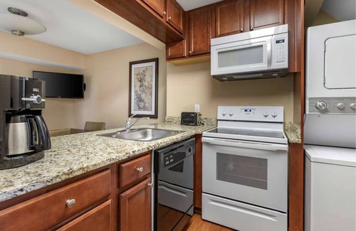 Williamsburg Resort | 4th of July Week in historic Williamsburg, VA, 3 Bedrooms - full service resort!