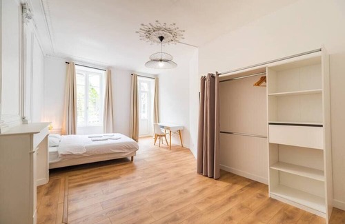 Guingamp Apartment | Logement D'exception : 10 Chambres et Babyfoot