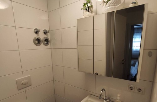 Ruettenscheid Condo | Gut Gelegene Stadtwohnung Nahe der Gruga. Super Geeignet für 2-3 Personen