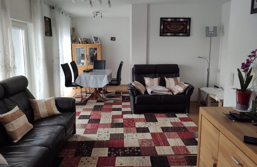 Ruettenscheid Condo | Gut Gelegene Stadtwohnung Nahe der Gruga. Super Geeignet für 2-3 Personen