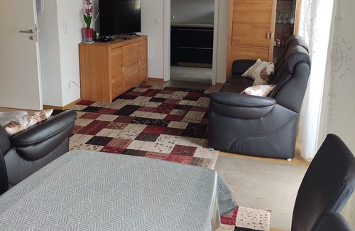 Ruettenscheid Condo | Gut Gelegene Stadtwohnung Nahe der Gruga. Super Geeignet für 2-3 Personen