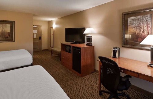 South Loop House | Bloomington Bliss: Elegant Stay with Free Wi-Fi & Breakfast Included