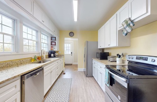 Campobello House | Dog-friendly getaway on 11 acres with a sunroom, washer/dryer, & central AC