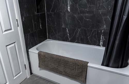 North Acton Apartment | Stylish 3 bed, sleeps 7, free parking