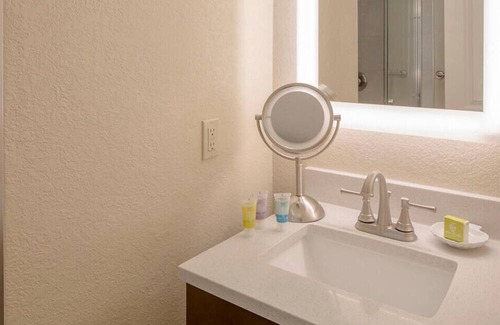 Ormond Shores House | Hear the Atlantic waves in this Studio resort apt in Ormond Beach with vacation