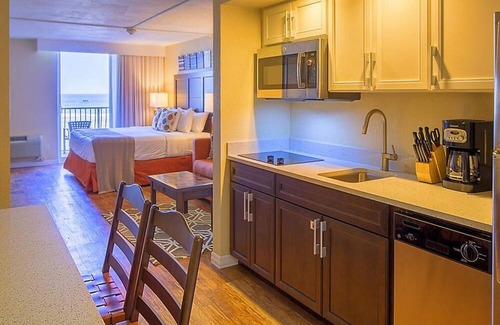 Ormond Shores House | Hear the Atlantic waves in this Studio resort apt in Ormond Beach with vacation