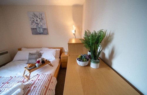 Ipswich Apartment | Neptune Marina - Beautiful Marina Apartment