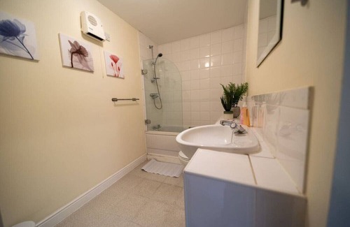 Ipswich Apartment | Neptune Marina - Beautiful Marina Apartment
