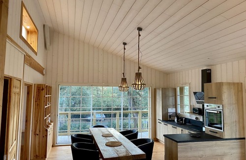 Saint-Julien-en-Born Villa | La Cabane sur le Courant