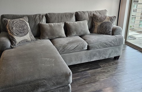Farmers Branch Apartment | Keep it simple at this peaceful and centrally-located luxury apartment!