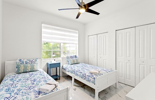 Homestead House | Modern house/sleeps 8/heated pool/lux backyard/Everglades/Keys